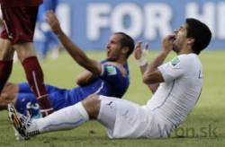 suarez a chiellini