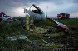 na ukrajine sa v oblasti bojov zrutil malajzijsky boeing