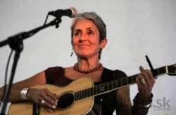 joan baez planuje v bratislave predviest specialny koncert