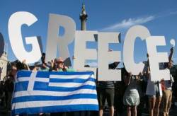 greci protestovali v atenach zapalili vlajku unie