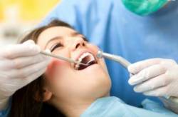 zubar stomatolog zuby zubny kaz vysetrenie