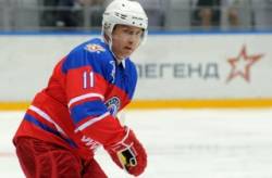 rusky prezident putin skoroval na hokejovej exhibicii v soci