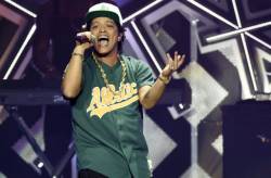 music_bruno_mars_01915 412f9bf40a5e4927b33b8c2c2d150f5f 640x420