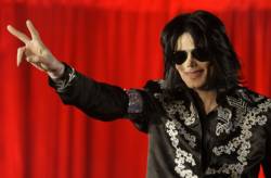 people_michael_jackson_91375 bd5ec19e7c2744709c4f369a98f7f8b1 640x420