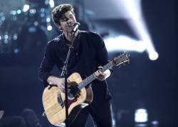 shawn mendes 676x483