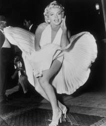 marilyn_monroe_auction_21016 c818cbcd96a3440ba375aefdd08ca7a9 e1533930446544 676x798