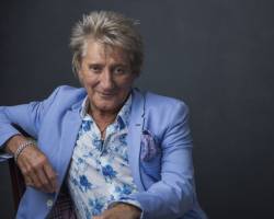 rod_stewart_portrait_session_58729 0ab3b367219d4cf2a4215a2b812b2112 676x541