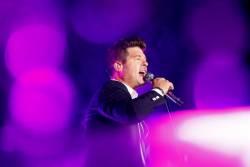 robin thicke 676x454