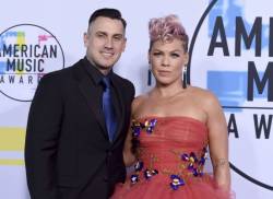 2017_american_music_awards_ _arrivals_47161 c058990cb981467cb764dd5ecc9c84e0 676x493