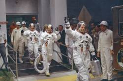 astronaut_collection_auctions_64790 e7cce3f59be4427fa523cf487f4a2641 676x444