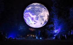 luke jerram_ gaia_ photo by michael jones 676x423