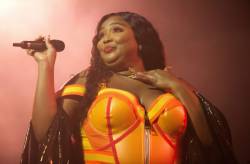 lizzo 676x445