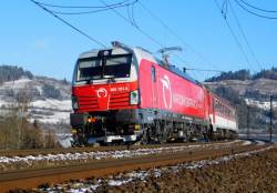 medzi bratislavou a kosicami tahaju vlaky aj moderne lokomotivy siemens vectron. foto martin grendel 676x472