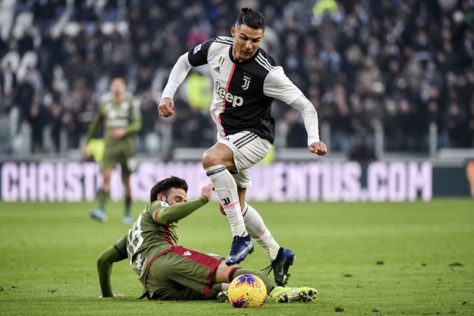 cristiano ronaldo nahitan nandez juventus turin cagliari serie a 676x451