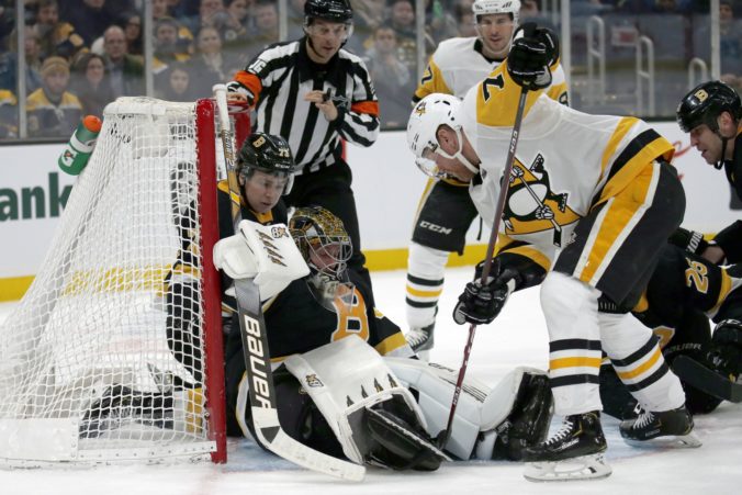 penguins_bruins_hockey_33222 a3880ca0bbf245b0acd1caeb9c0ed4e5 676x451