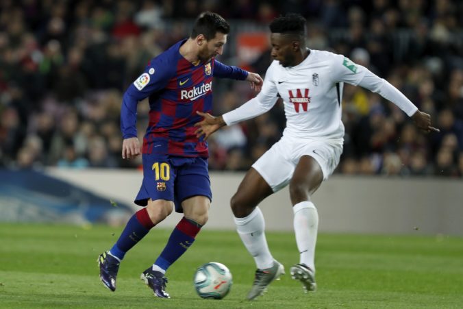 lionel messi yan eteki fc barcelona granada la liga 676x451