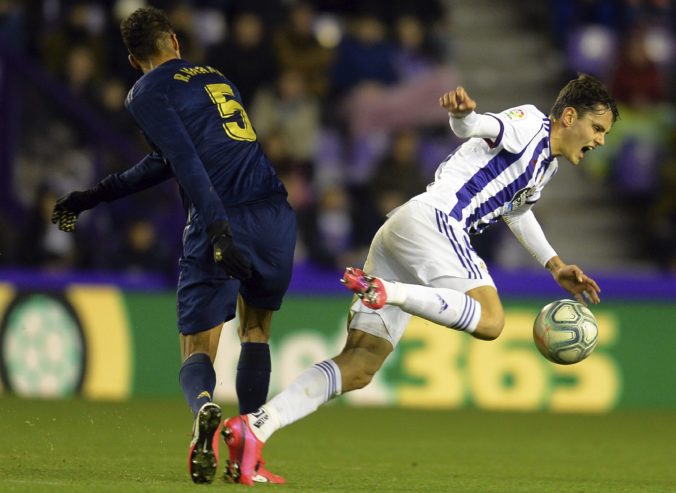 enes unal raphael varane real valladolid real madrid la liga 676x493