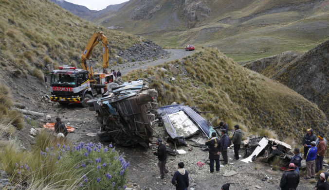 bolivia_bus_crash_48687 83d7dafaea2e40c5b587c44325f35a37 676x391