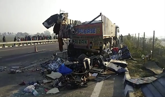 india_bus_accident_22201 c060e0fb8c78430990050b4a97d7bd54 676x396