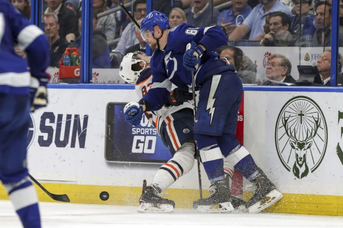 matt benning erik a ernak tampa bay lightning edmonton oilers 676x451