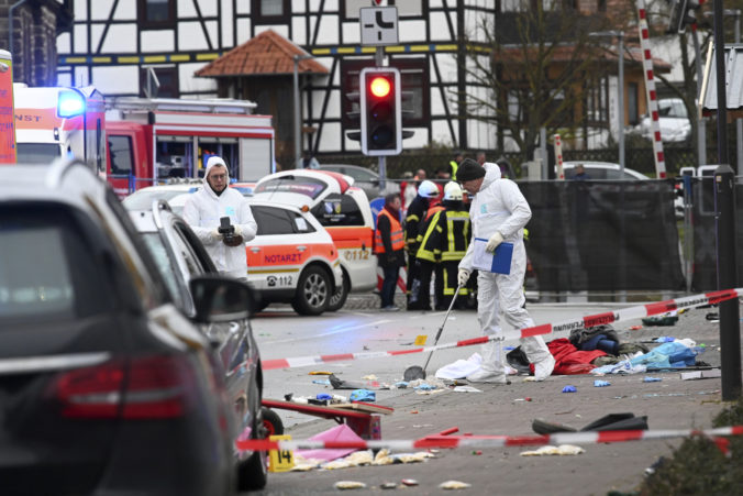 germany_carnival_crash_05788 d178b5c425af43d8af713fdcee938f46 676x451