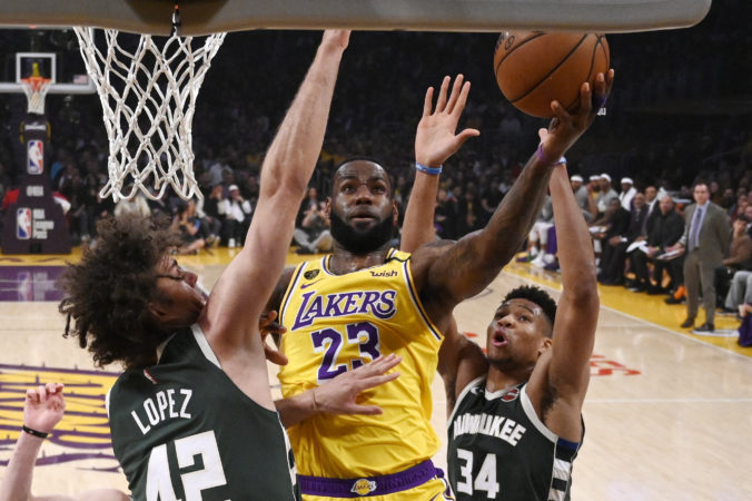 bucks_lakers_basketball_13438 10fd4a19bc00438ca35d001d88dd0f9d 676x450