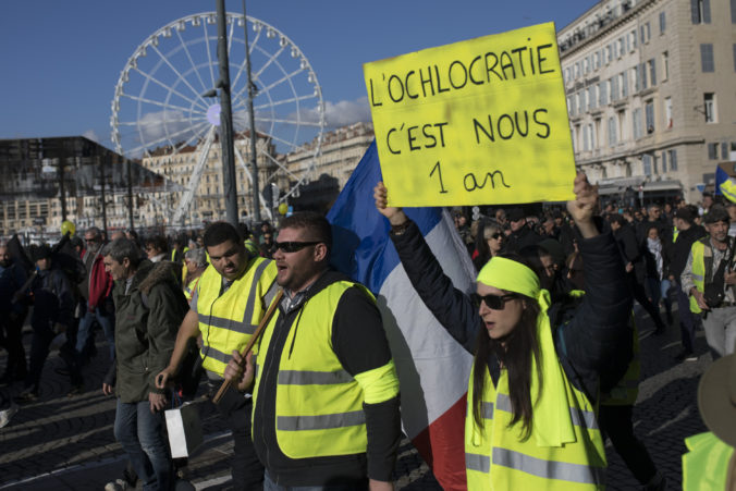 france_protests_73650 560bae450cc7408cb816f930fff860c5 676x451