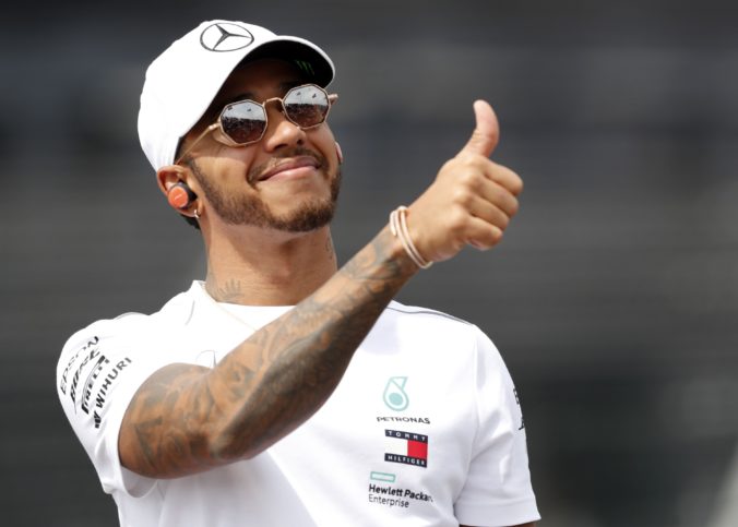 lewis hamilton 2 676x483