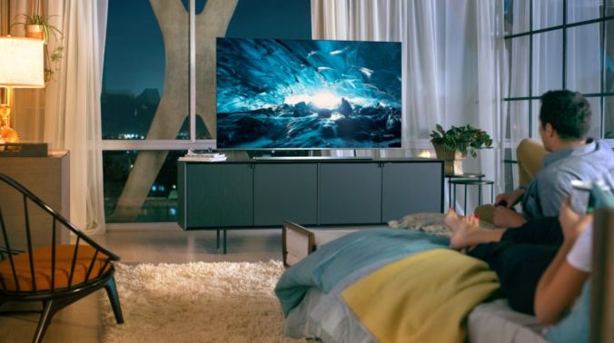 samsung qled 2018 lifestyle tv ilustr 12 988x553 1 676x378