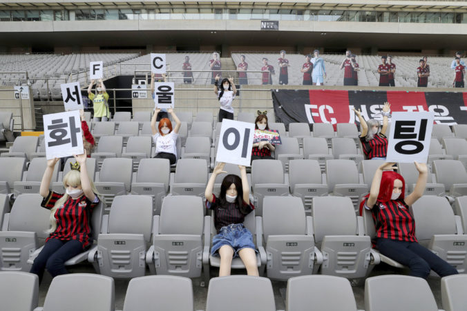 south_korea_soccer_sex_dolls_94170 25b2a57fd2954509b17460409d09e2bc 676x451