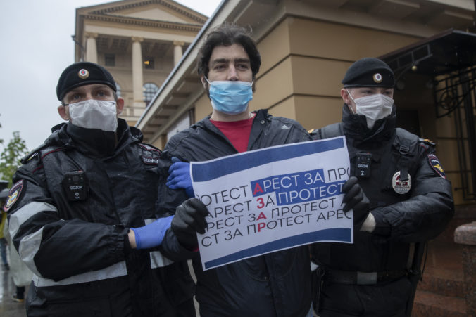 virus_outbreak_russia_protest_33098 a9c9c13f0fc049a6bf72cdb34d1f1690 676x451