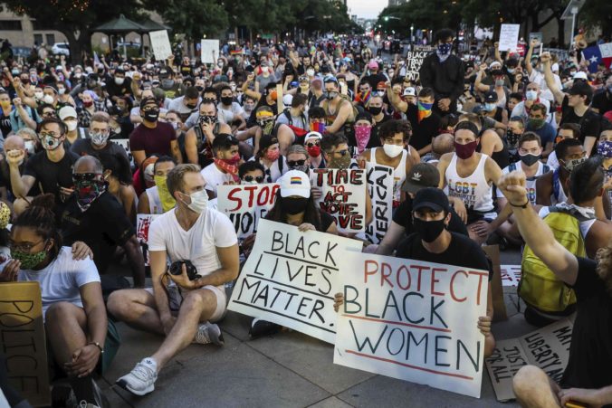 america_protests_texas_22322 2f59dd921e9d45fc9467473e66c7db1b min 676x451