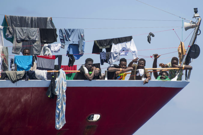 aptopix_malta_migrants_stranded_at_sea_42361 dddf84403eb849059f6b3fdde19703ad 676x451