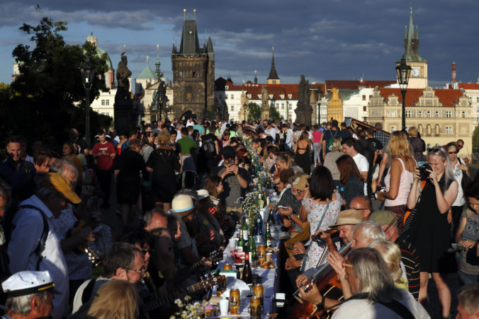 virus_outbreak_czech_republic_charles_bridge_bridge_99867 4dfd9484b405486eb33dc4f415ed8a1b 676x451