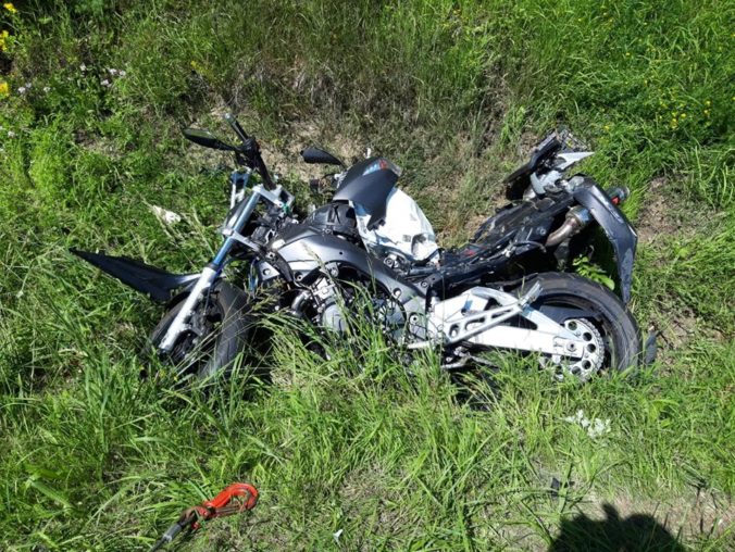 nehoda motorka zrazka policia 676x508