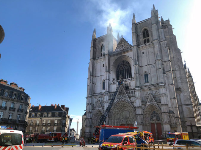 france_cathedral_fire_13028 1a0a2640b73f457782a5e8fe04d30f20 676x507