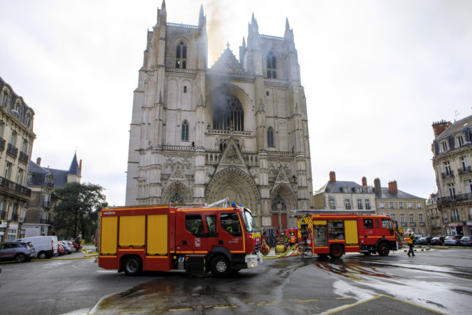 france_cathedral_fire_14464 2901626eb6934df29ad1f99893e31438 676x451