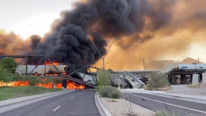 train_derailment_arizona_03024 2576fed8ec6d4e03b1e59399adbedc22 676x380