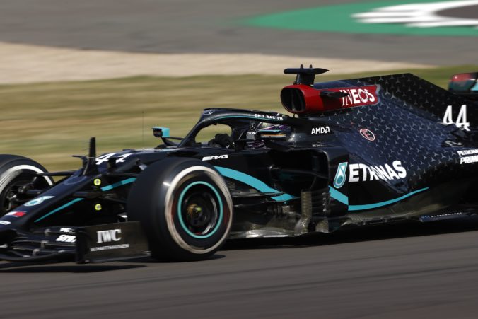 lewis hamilton f1 mercedes 676x451