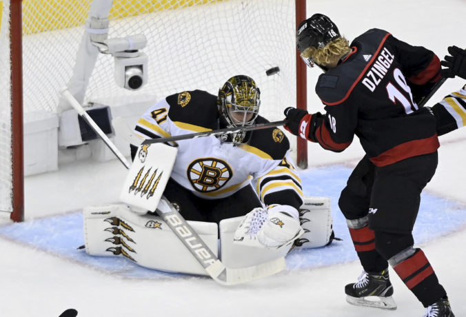 hurricanes_bruins_hockey_29000 1572784e56124dd69ac36a66588466e4 676x460