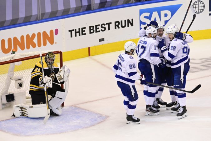 lightning_bruins_hockey_41000 19608046ed4145fba92b6f52bc369116 min 676x451