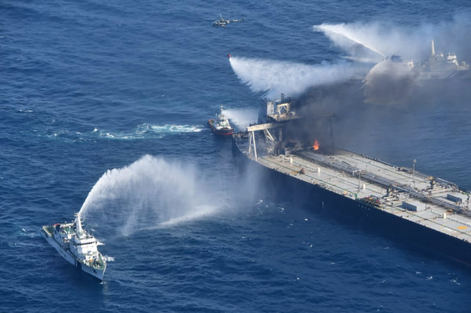 sri_lanka_ship_fire_94392 6d2205ced16e414da2c8547e18deedaf 676x450