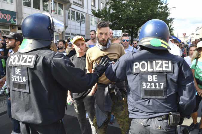 virus_outbreak_germany_protests_54896 8dac35169b1e40169365f85e54b3c1f4 676x449