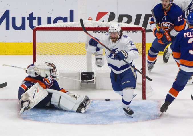 brayden point tampa bay lightning nhl 676x479