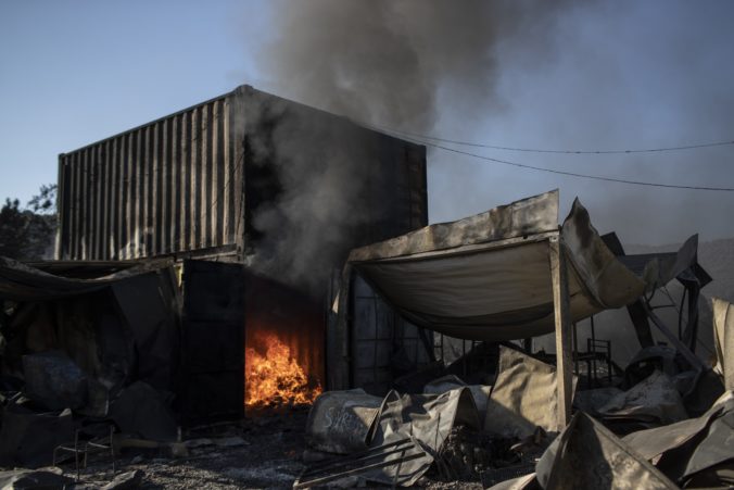 greece_migrant_camp_blaze_80679 ef0b41eeedf546ea88c56a910d76117a 676x451