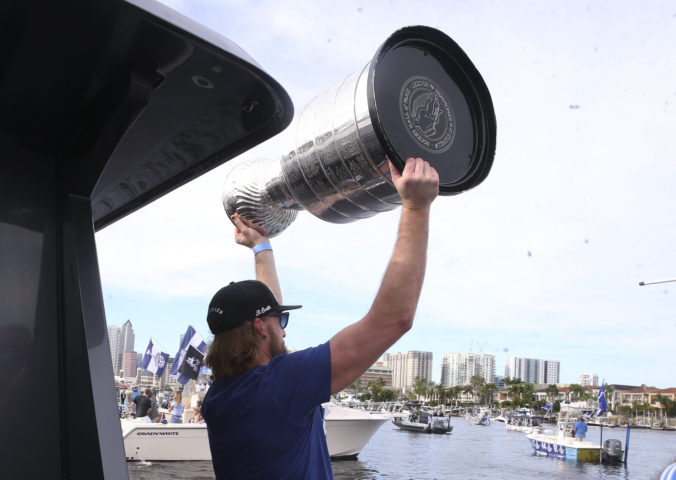 stanley_cup_lightning_celebration_hockey_47316 73a9f02ce7004d85aea2c8613ff56776 676x480