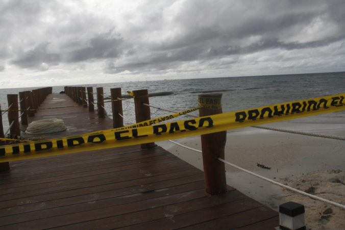 aptopix_mexico_tropical_weather_73646 51b74253df334e148166b10072afde23 676x451