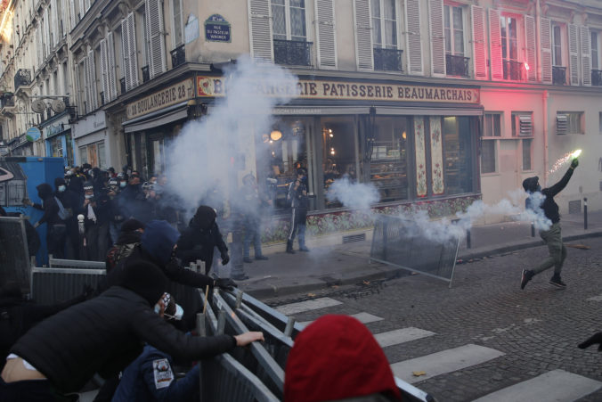 france_law_protests_77785 92a979d983df44c0970fe44ca1858158 676x451