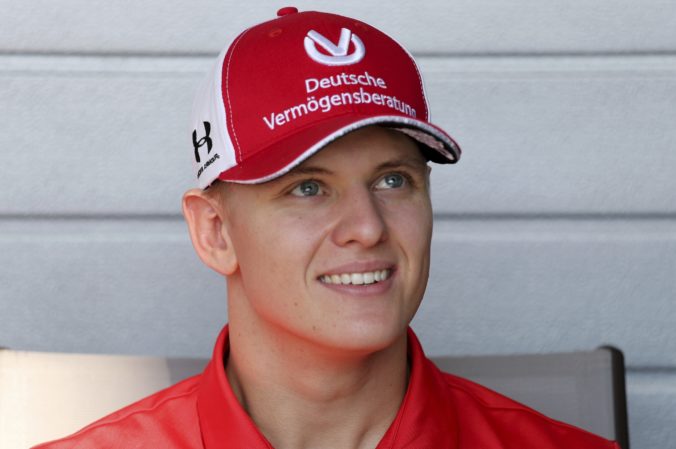 f2_schumacher_title_14962 e152e5ebf271431cb27f06ad4435ba1f 676x449