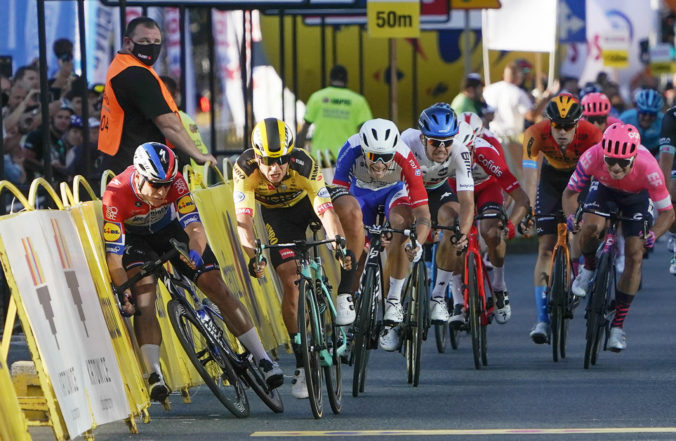 poland_cycling_crash_09780 5b98b5404af84178a3bbd0c654bd831a 676x441